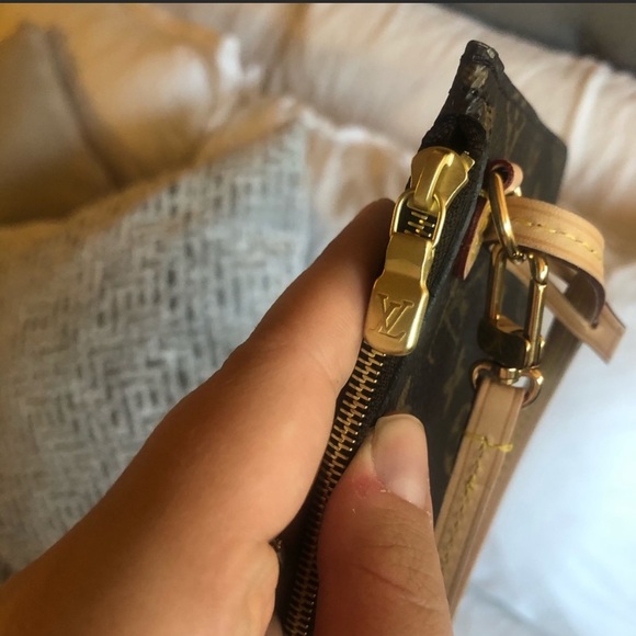 Louis Vuitton Pouch - Picture 4 of 9